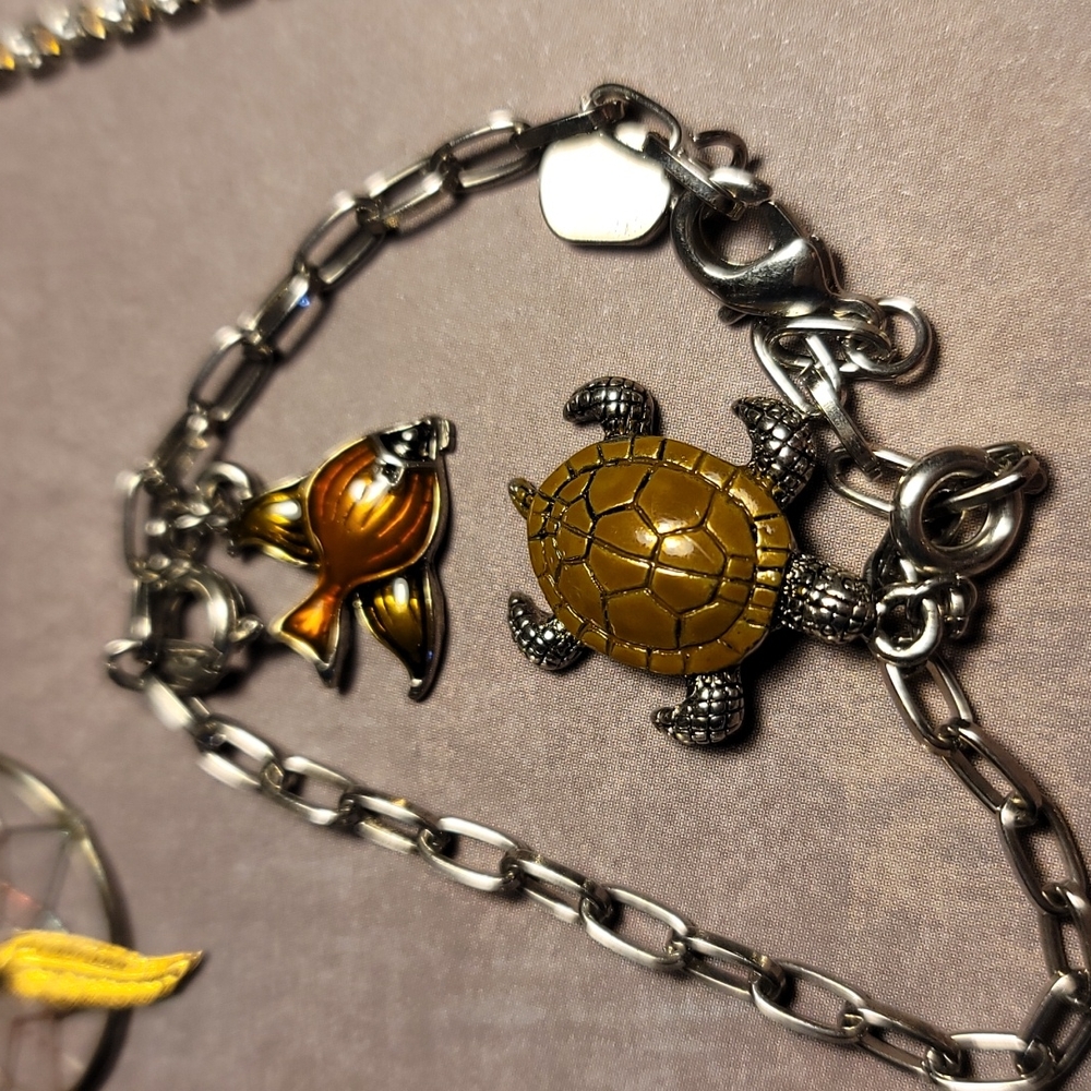 Assorted Items - Picture 4 of 6